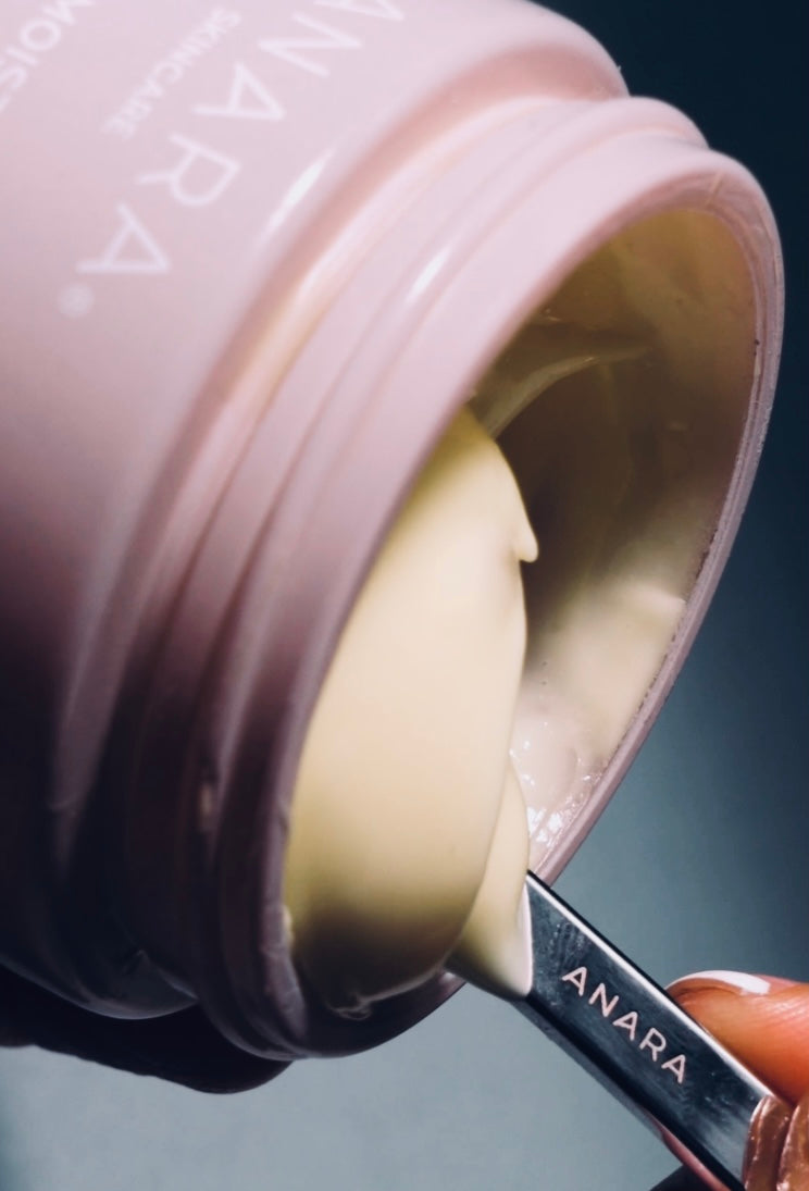 Texture shot of Anara Radiance Moisturiser