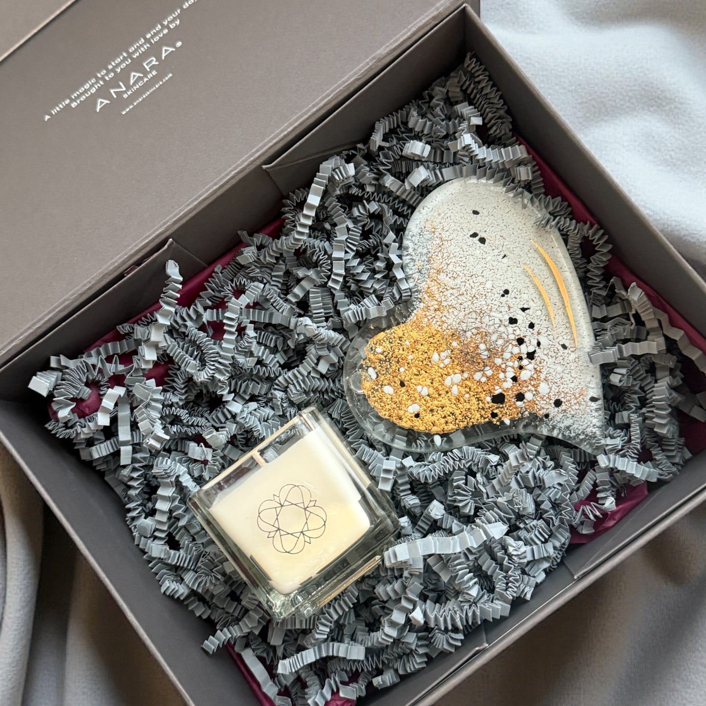 
                  
                    Anara Your Moment Candle and heart shape Eratini fused glass candle plate in gift box
                  
                