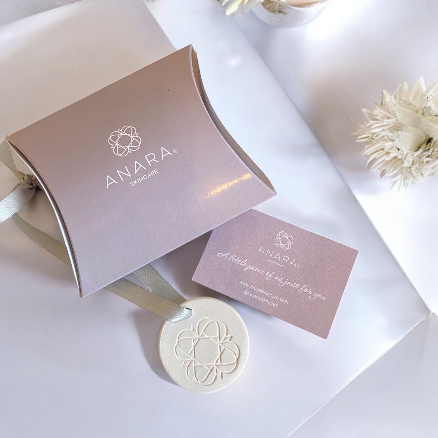 Anara Emblem Keepsake with gift box