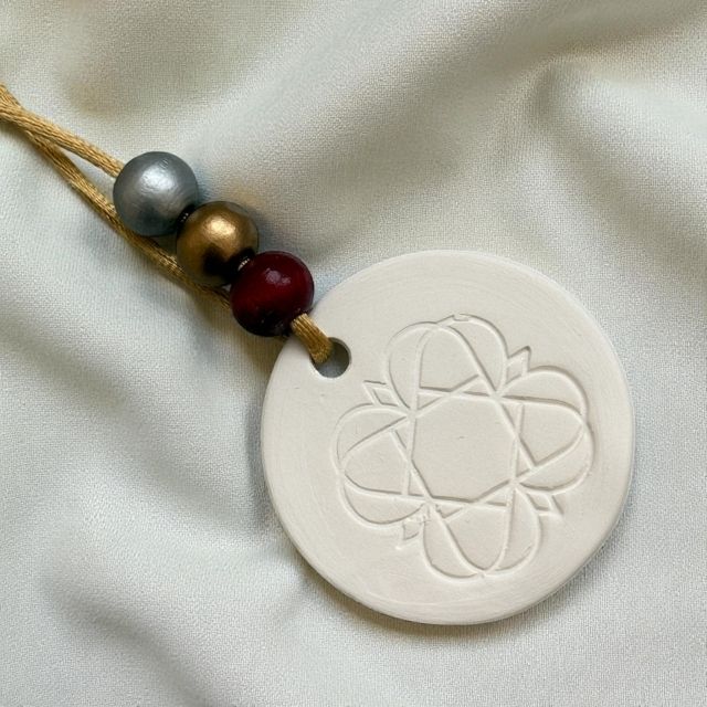 
                  
                    Anara emblem porcelain scent diffuser with coloured wooden beads
                  
                