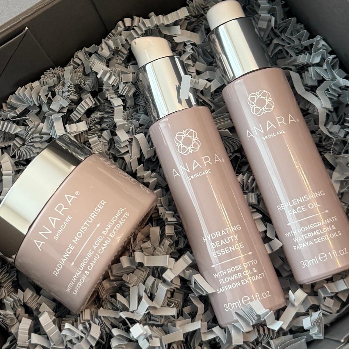 
                  
                    Anara Moisturise, Essence, Oil gift set - open 
                  
                