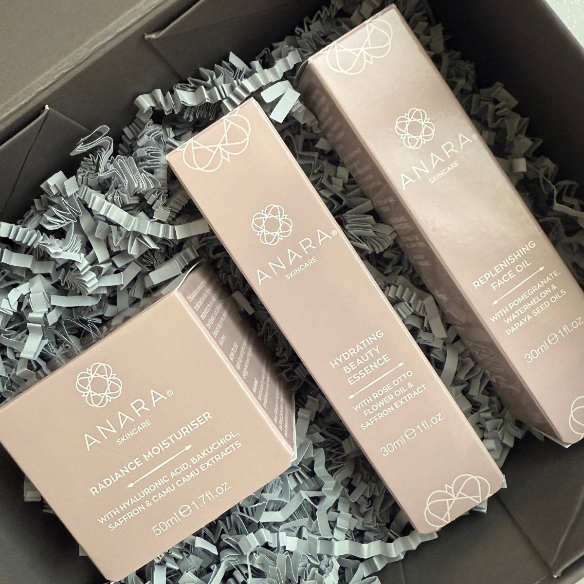 
                  
                    Anara Moisturise, Essence, Oil gift set - cartons
                  
                