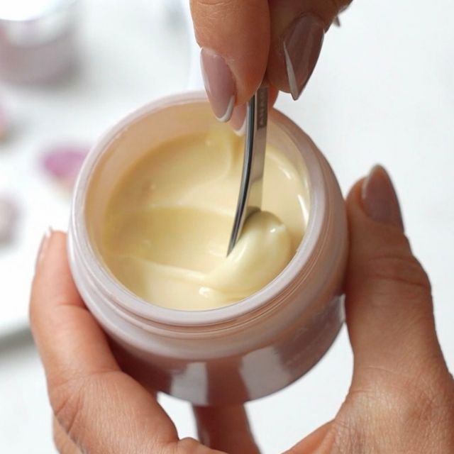 
                  
                    Anara Skincare Radiance Moisturiser being scooped 
                  
                