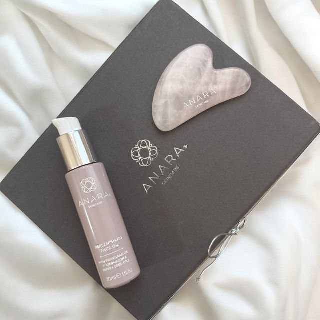 Anara Skincare Replenishing face Oil and Rose quartz Gua Sha on gift box