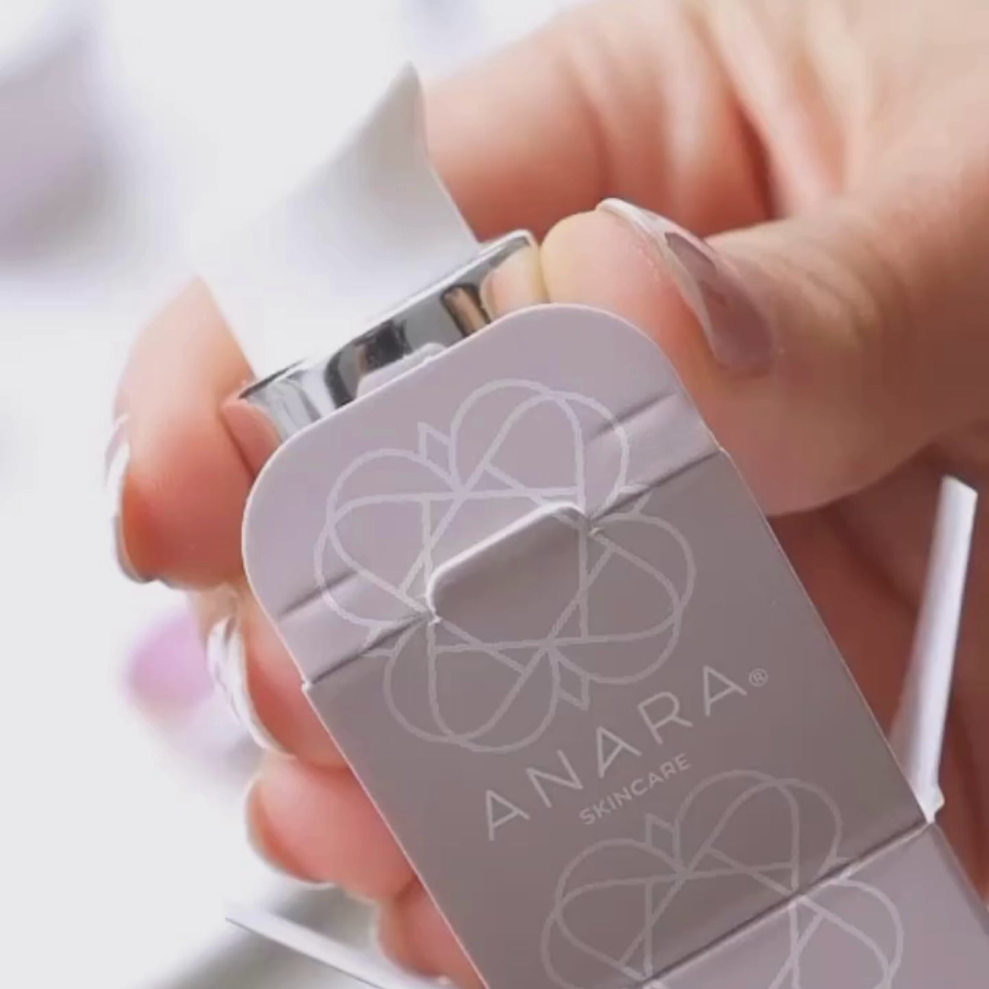 
                  
                    Load and play video in Gallery viewer, Anara Skincare Replenishing Face Oil Texture
                  
                