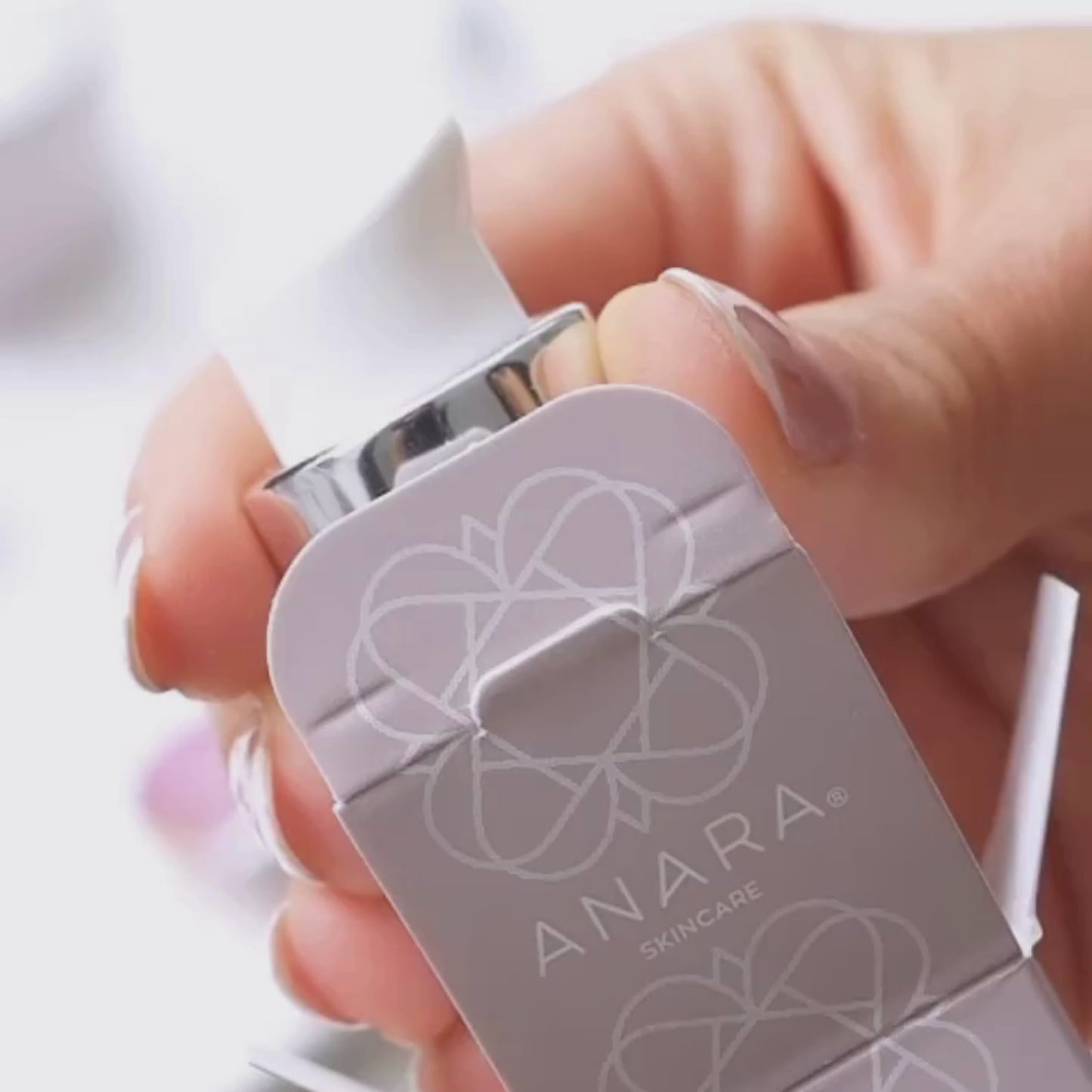 
                  
                    Load and play video in Gallery viewer, Anara Skincare Replenishing Face Oil being used with Rose Quartz Gua Sha for a facial massage
                  
                