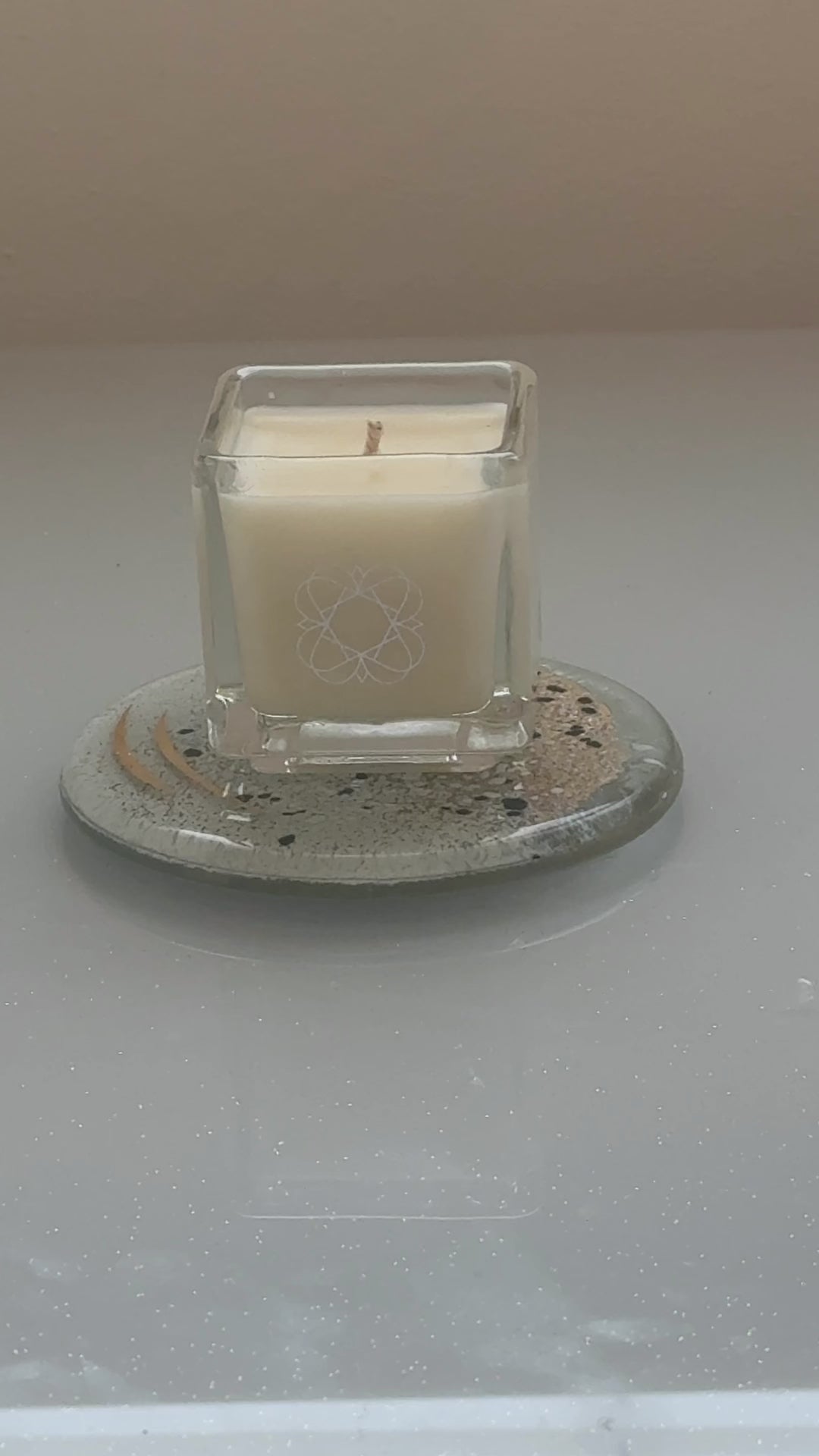 
                  
                    Load and play video in Gallery viewer, Lighting the Anara Natural Aromatherapy Cube Candle and showing the Eratini candle plate
                  
                
